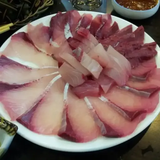 黃尾鰤魚生魚片